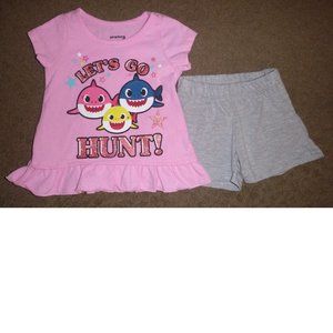 Baby Tod Girls BABY SHARK "Let's Go Hunt" Tshirt  & Shorts Set Size 18m 2T  NWT